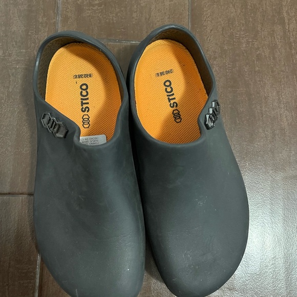 Stico Black Slip-On Clogs Slip Resistant - Picture 3 of 5